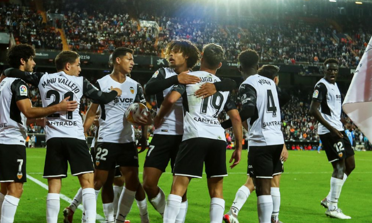 Atletico win again, disaster for Valencia in La Liga