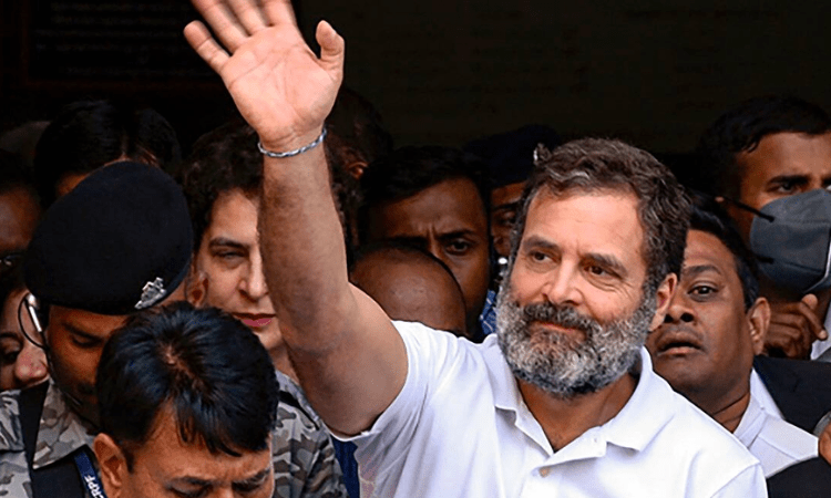 Hanuman Garhi priest offers his residence to Rahul