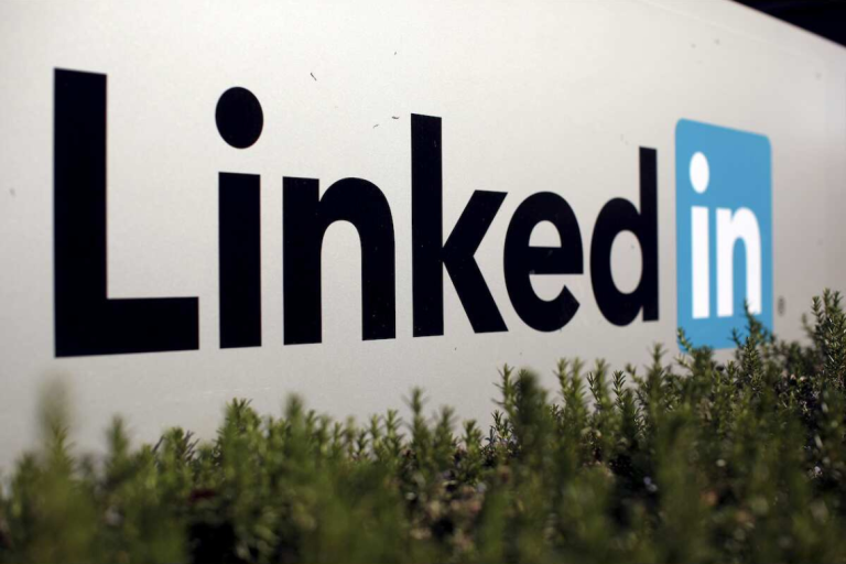 LinkedIn’s new tool to show verifications related to job post