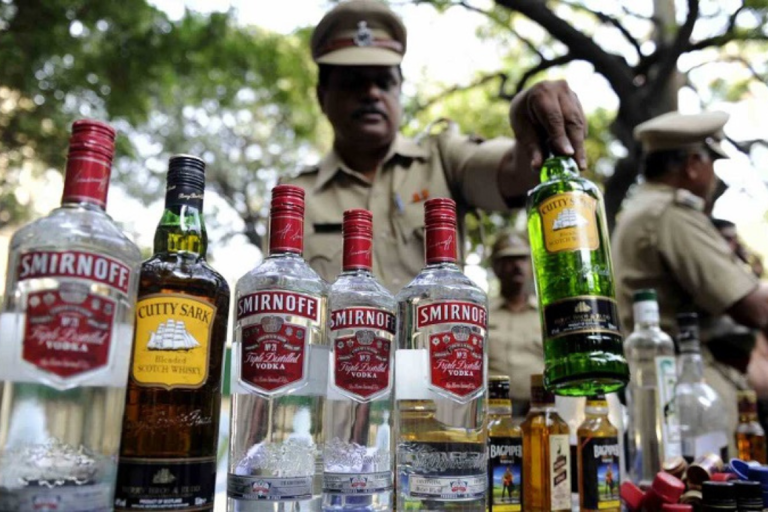 Patna Police bust fake currency & liquor smuggling racket