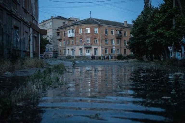 Massive flooding due to Ukraine dam breach kills 9
