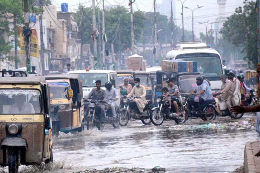 heavy Rains Hist pakistan. and several injuries to people