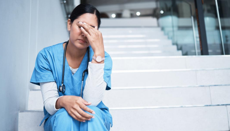 A staff nurse in Karnataka is sexually harassed by a doctor