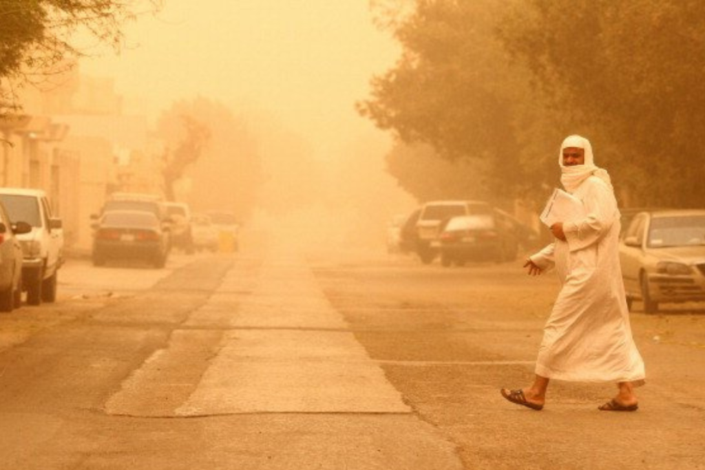sandstorms in iran send over 800 people to hospitals