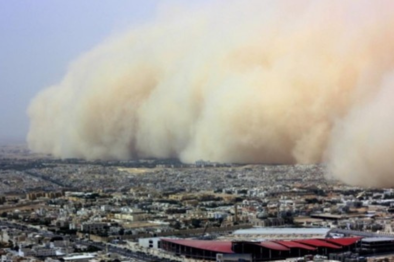Sandstorms in Iran send over 800 people to hospitals