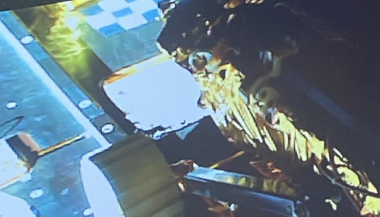 Pragyan the rover ramps down lander Vikram