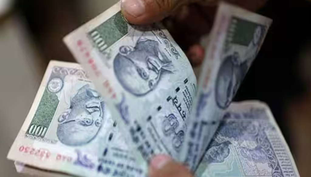 The rupee is uncertain as stock markets fall