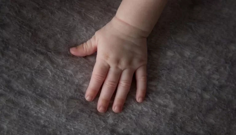 MP Woman kills 2-year-old kid, hides body under sofa