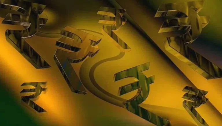In early trade, Rupee and US dollar Remain Stable