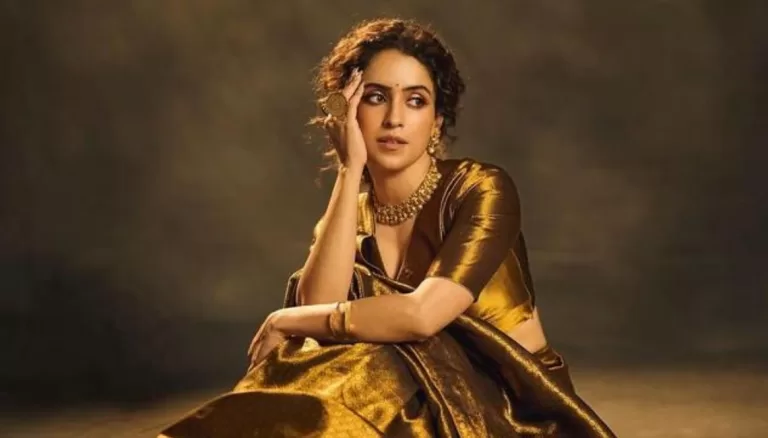 Sanya Malhotra looking very nice in her beautiful saree