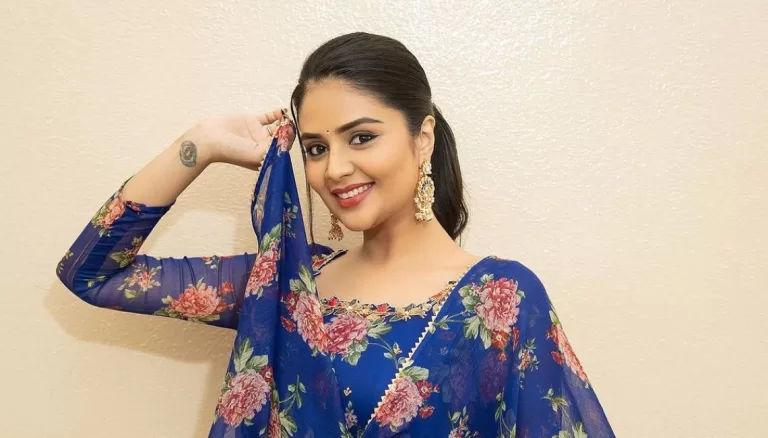 Mesmerizing Looks of Sreemukhi