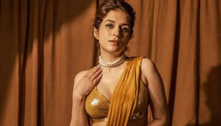 Shraddha Das Stunning Saree Look