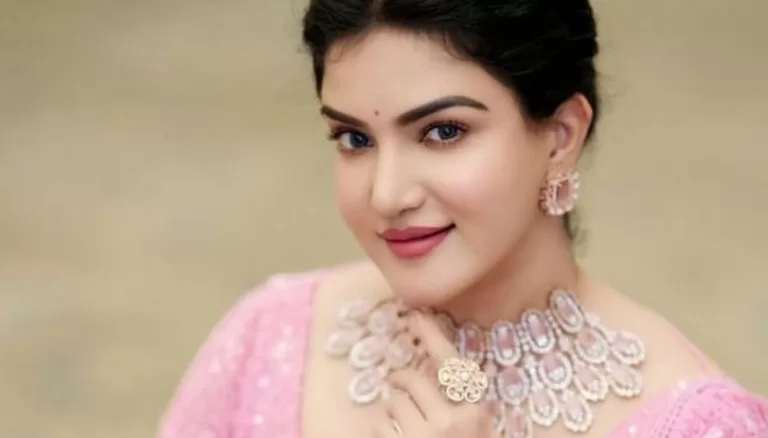 Honey Rose Dazzles in Delicate Pink