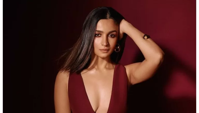 Alia Bhatt Hottest Pics in Maroon Outfit