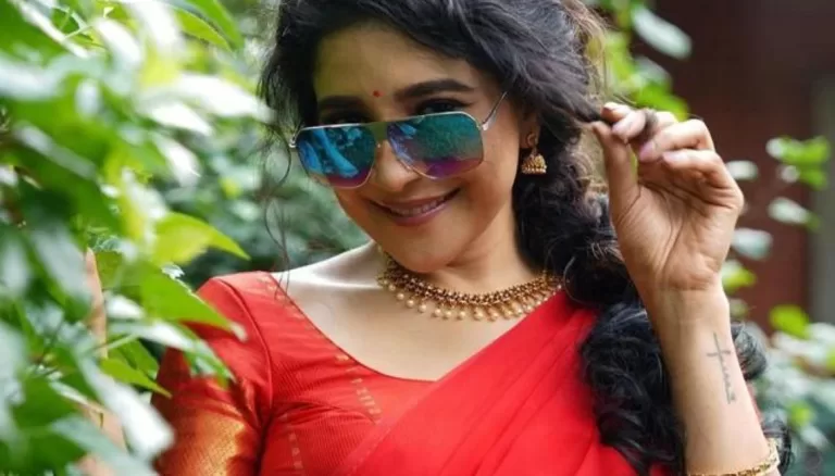 Sakshi Agarwal’s Red Saree Elegance