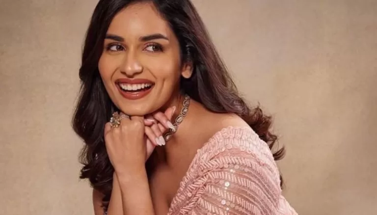Manushi Chhillar Looks Pretty in Saree