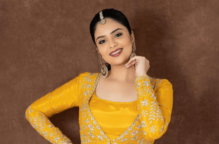 Sreemukhi Latest Photoshoot: Shines Bright in Yellow