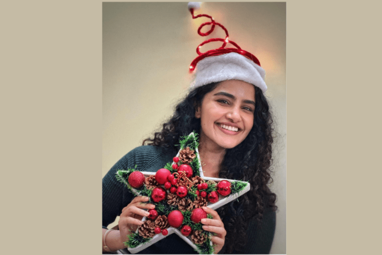 Anupama Parameswaran Celebrating Christmas with her Family