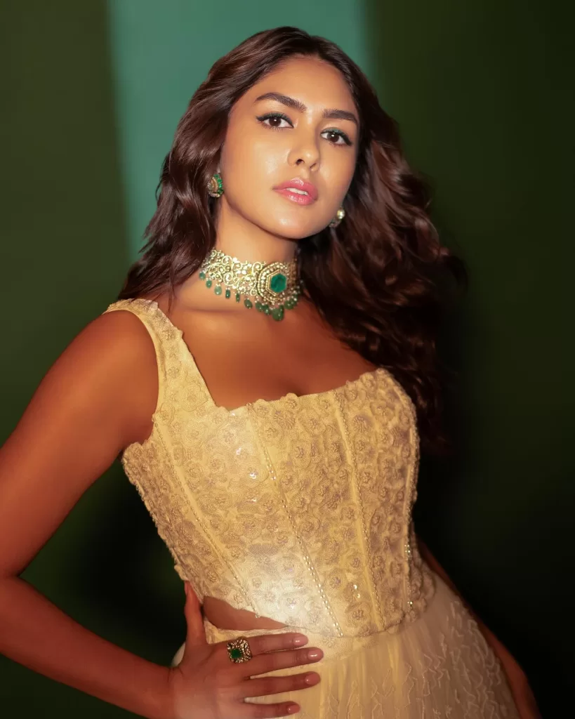 mrunal thakur latest photos