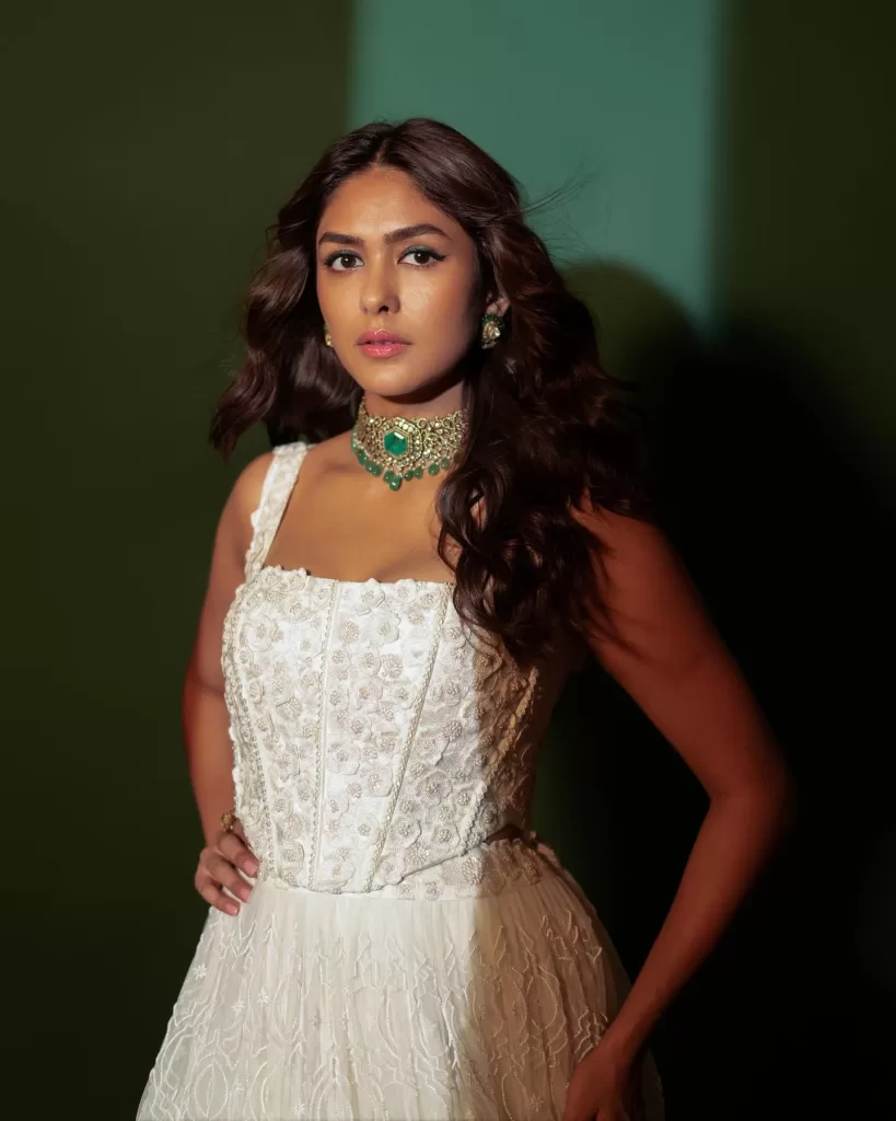 mrunal thakur latest photos