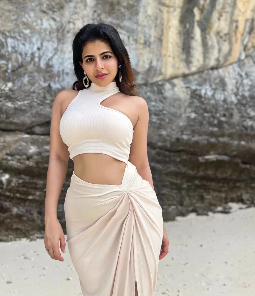 iswarya menon hot pics