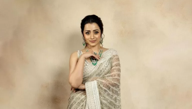 Trisha Krishnan Photos: Shines in White Saree