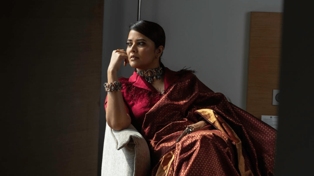anasuya latest photos: stunning in saree