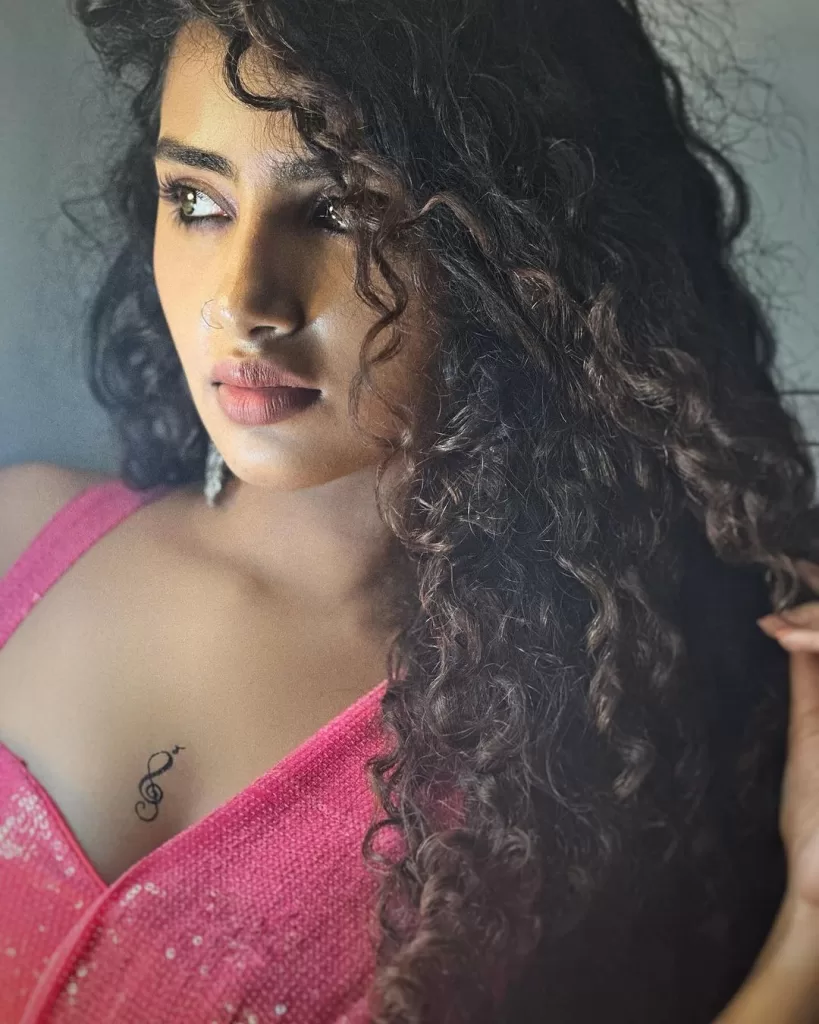 Anupama Parameswaran Sexy Stills Killing In Pink Saree
