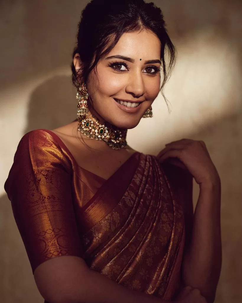 Raashii Khanna Saree Photos