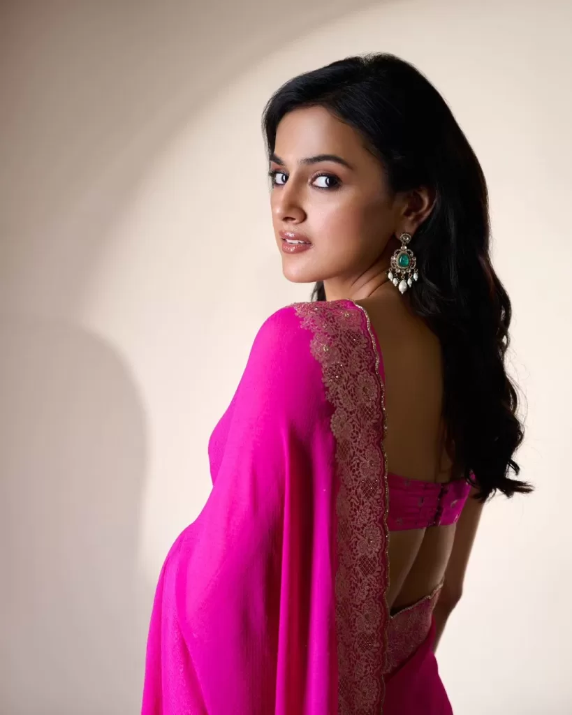 shraddha srinath saree pics