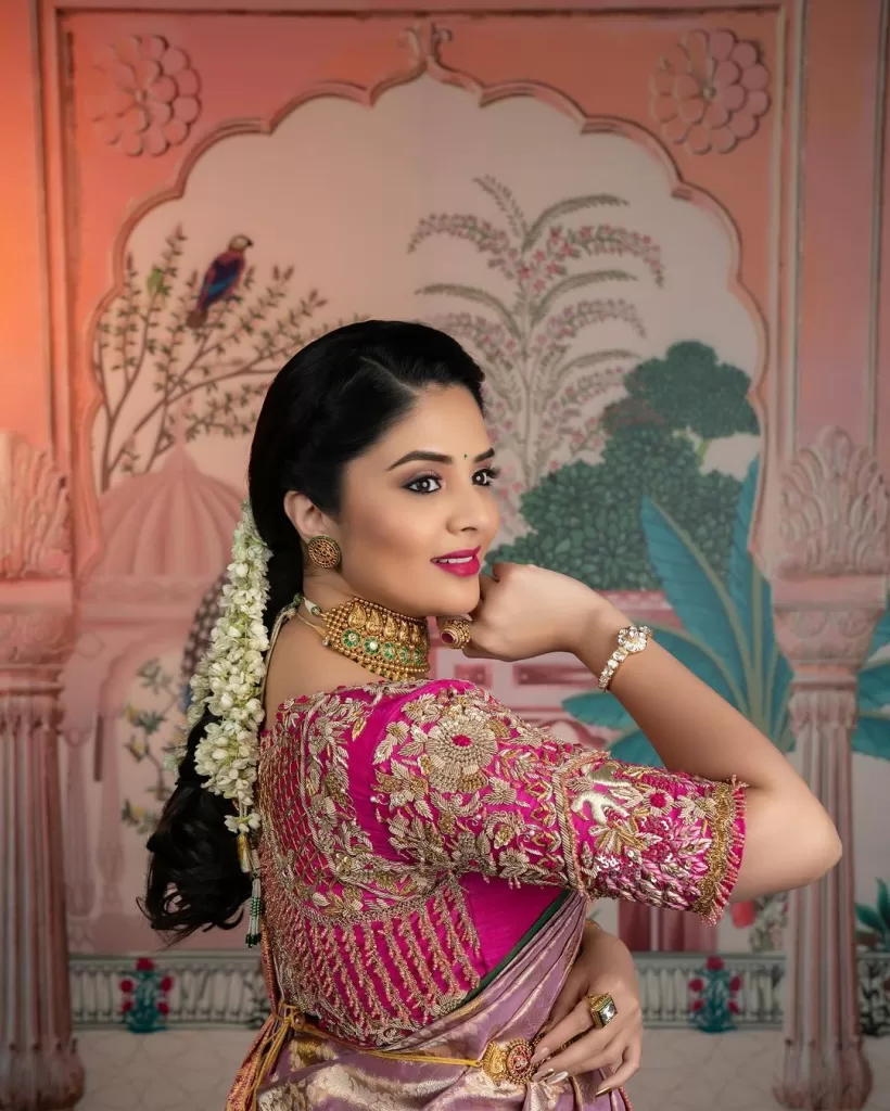 sreemukhi  saree pics