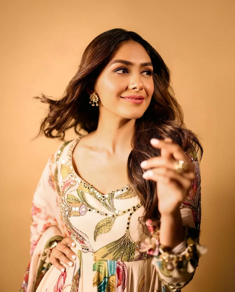 Mrunal Thakur latest pictures