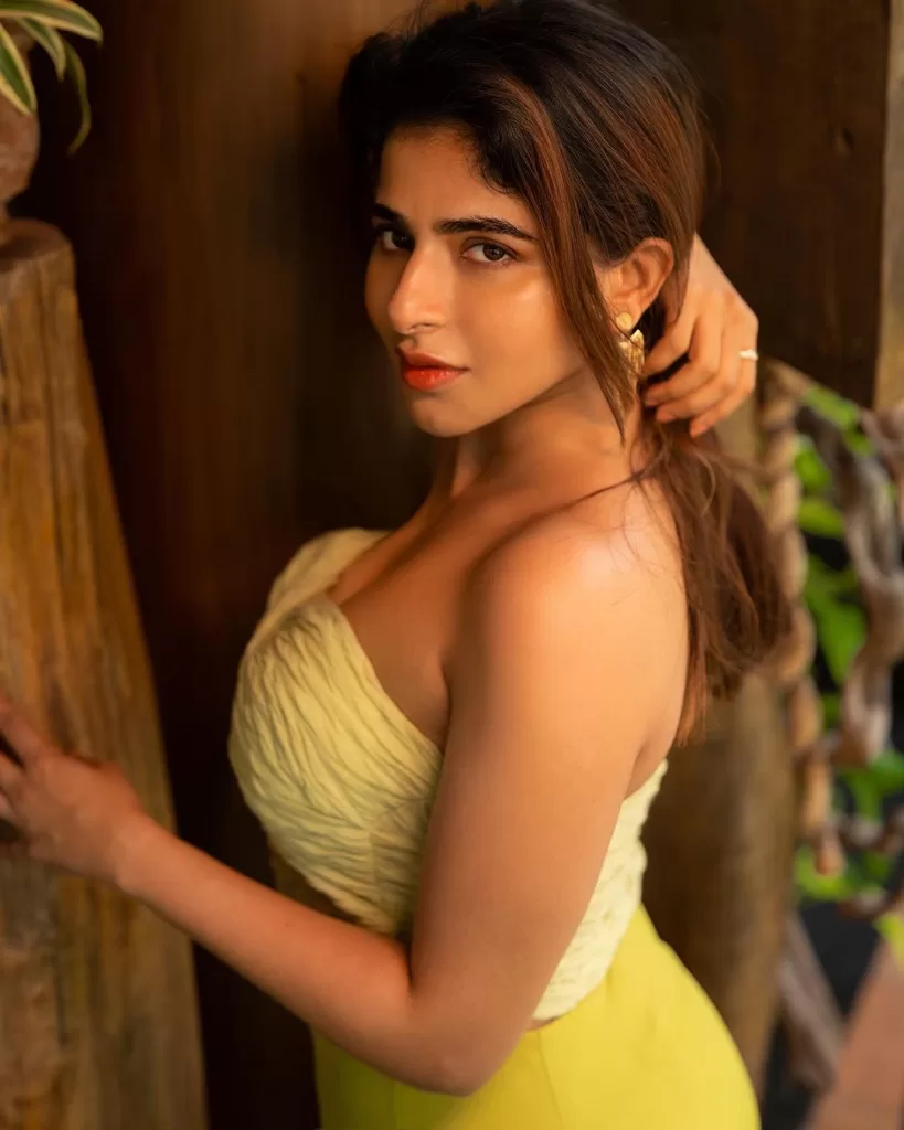 iswarya menon latest photos