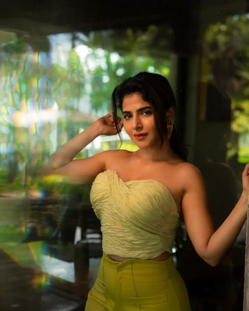 iswarya menon latest photos