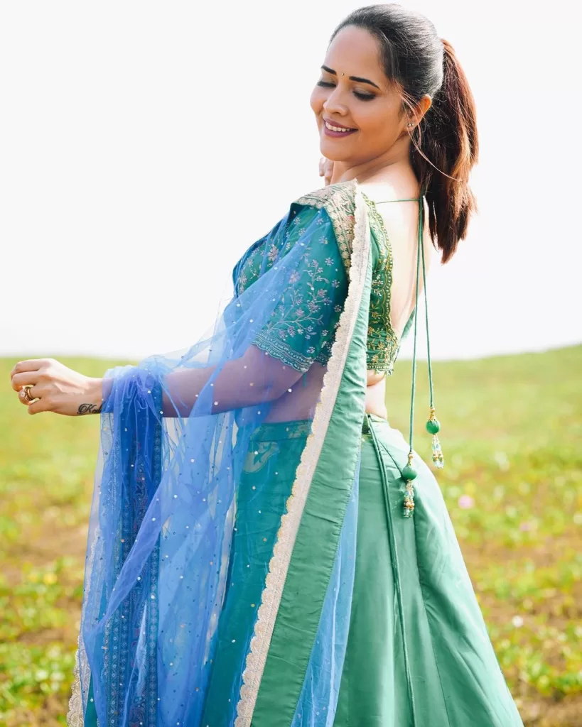 Anasuya Bharadwaj Looks Hot in Green and Blue Outfit