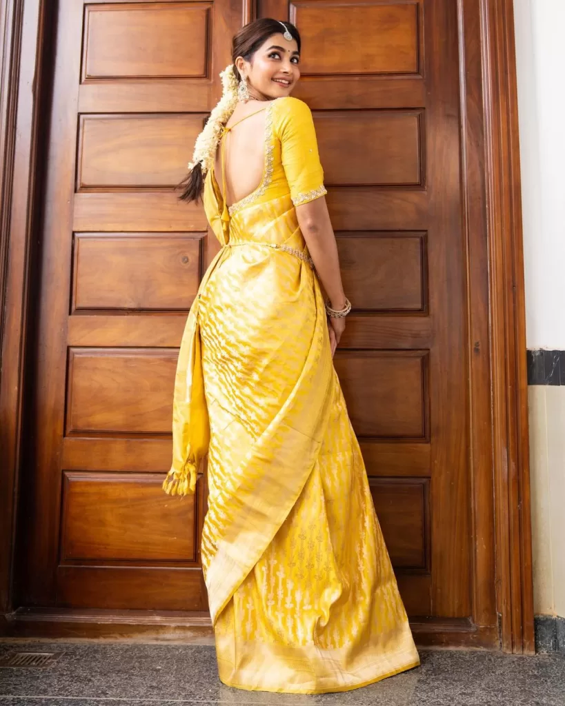 pooja hegde latest saree photos