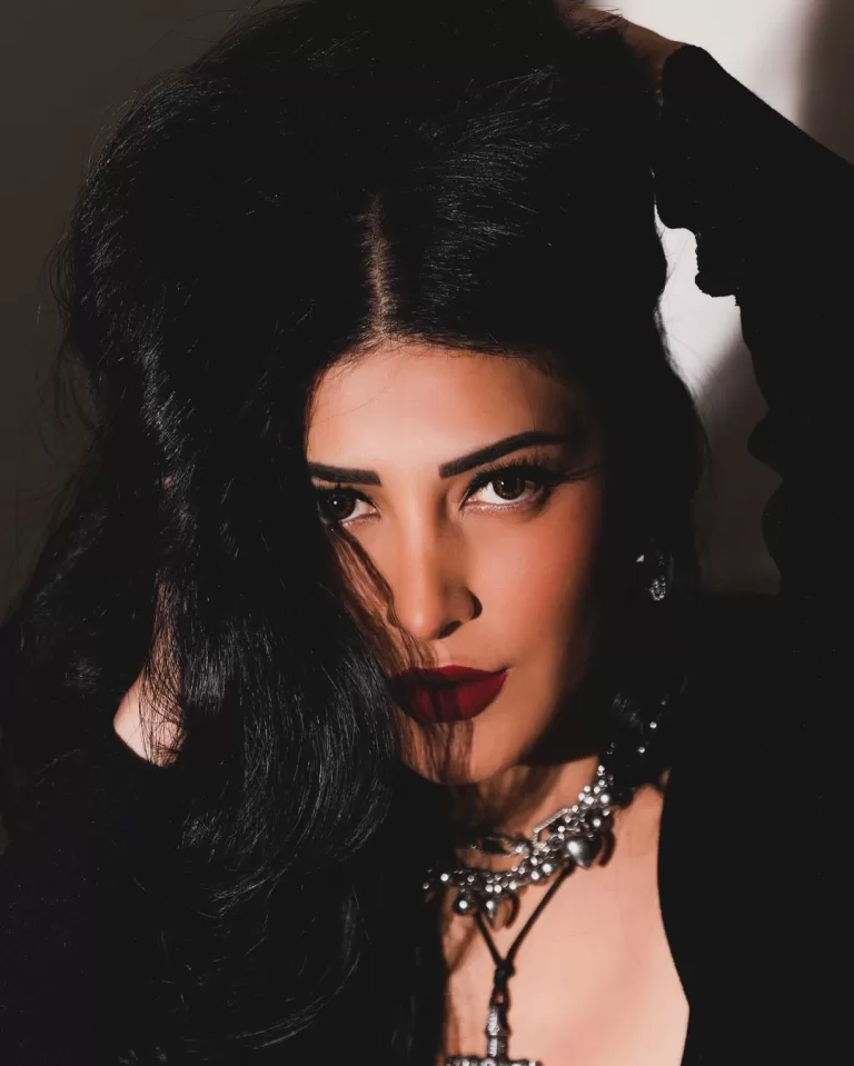 Shruti Haasan Latest Hot Photos | Stunning in Black