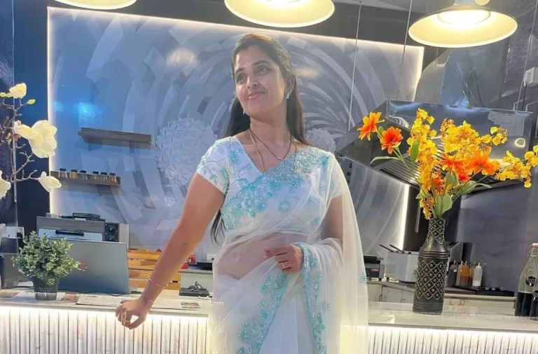 Syamala Dons a Captivating Light Saree and looks very nice