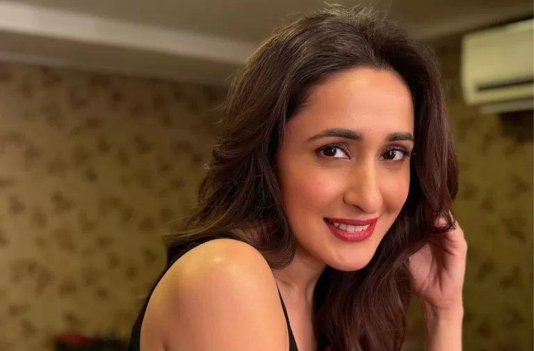 Pragya Jaiswal looks very sexy in this outfit