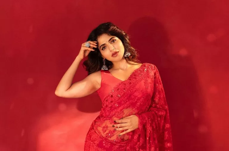 “Iswarya Menon: A Vision of Mesmerizing Beauty” Pics