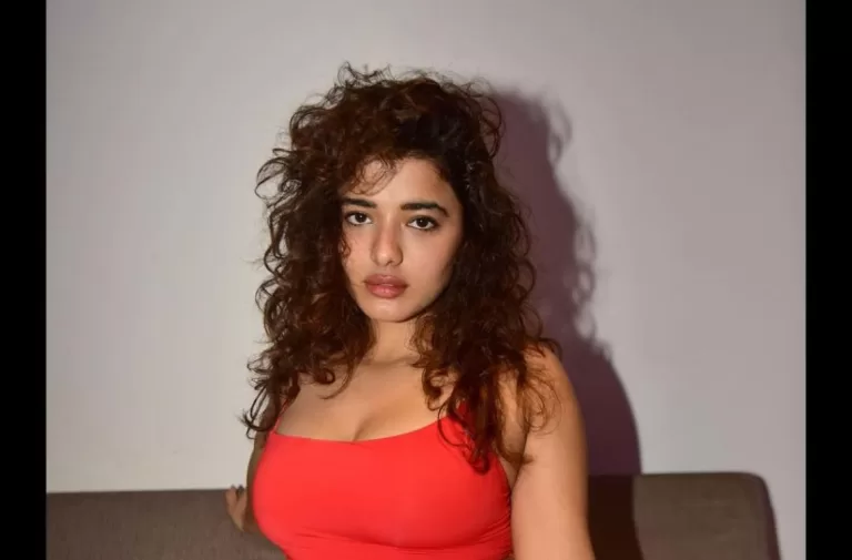 ketika Sharma Sizzling Love on Valentine’s Day” Styles