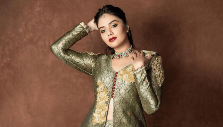 Sreemukhi New Photos | Looks Glamorous in Green
