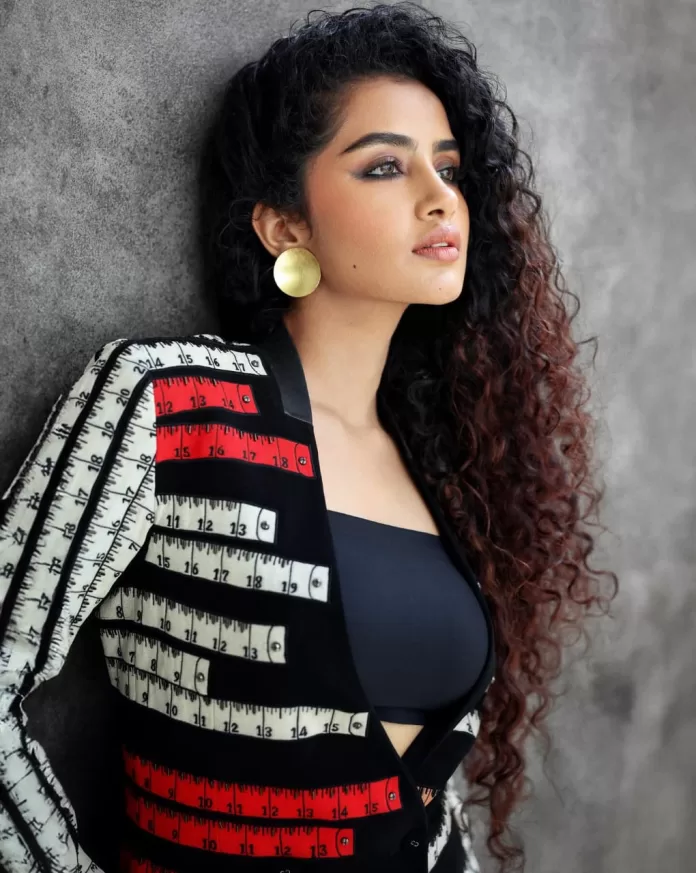 Anupama-parameswaran-7-696x873.webp