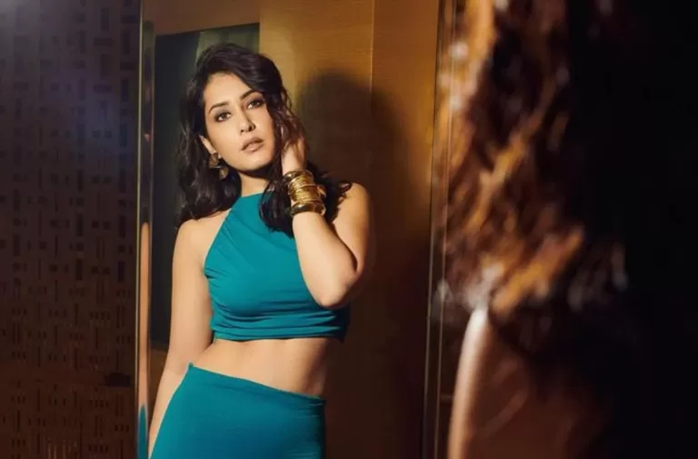 Raashii latest images| very sexy in this outfit