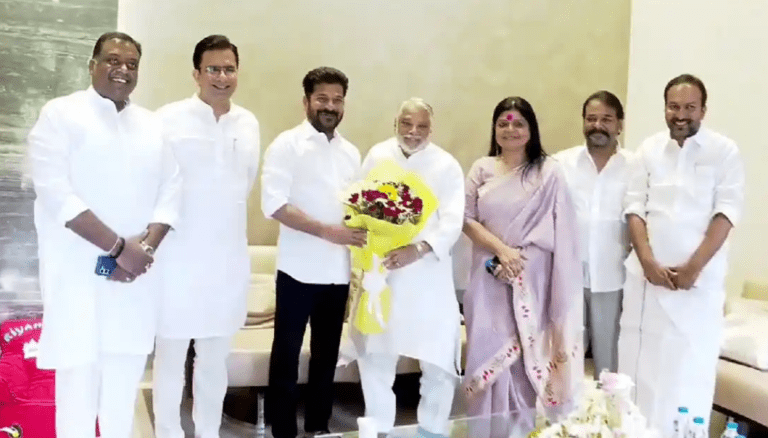 BRS MP K Keshava Rao Meets CM Revanth Reddy | Rejoins Congress Party