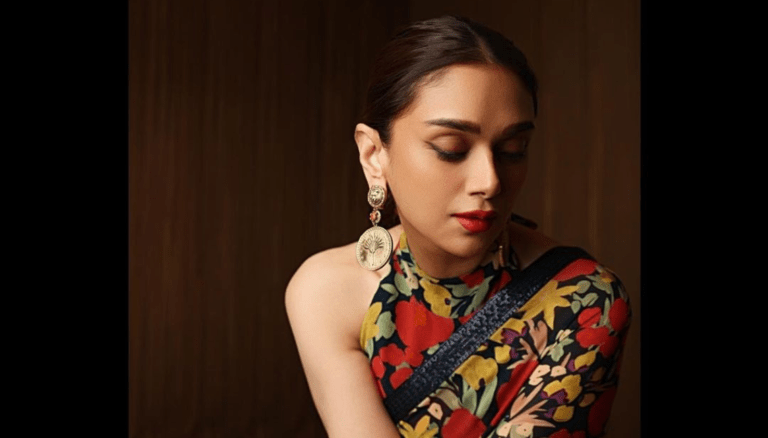 Aditi Rao Hydari Looks Gorgeous in Black Saree
