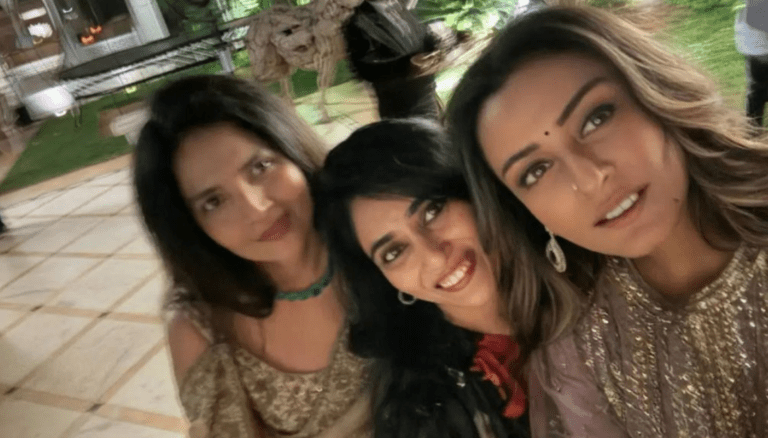 Namrata Shirodkar Latest Photos with her Friends