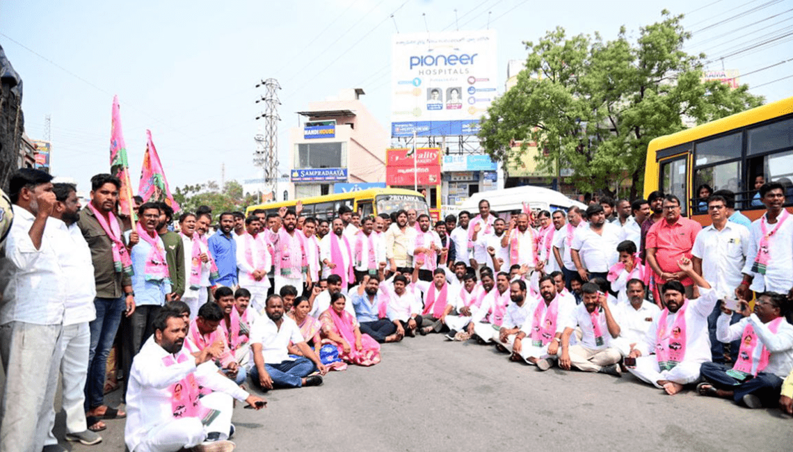 Brs Leaders Protest In Hyderabad Amid Mlc Kavitha Arrest Telugu Bullet