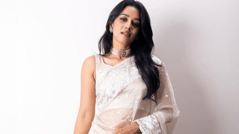 Mirnalini Ravi shines in a white saree that takes your breath away.