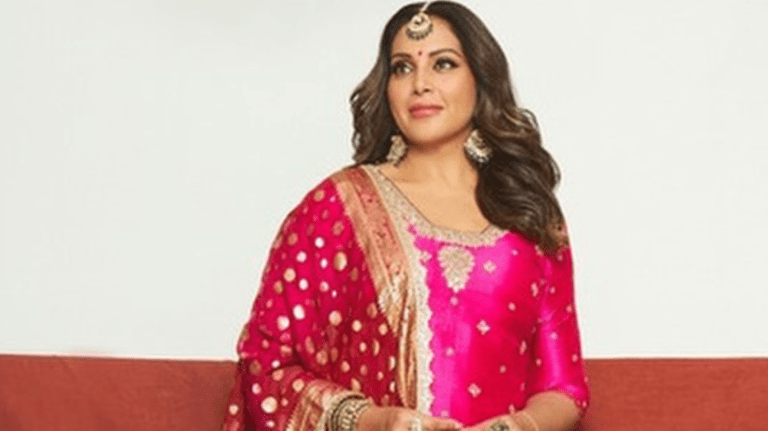 Bipasha Basu Looks Pretty in her Latest Pink Outfit Photos.